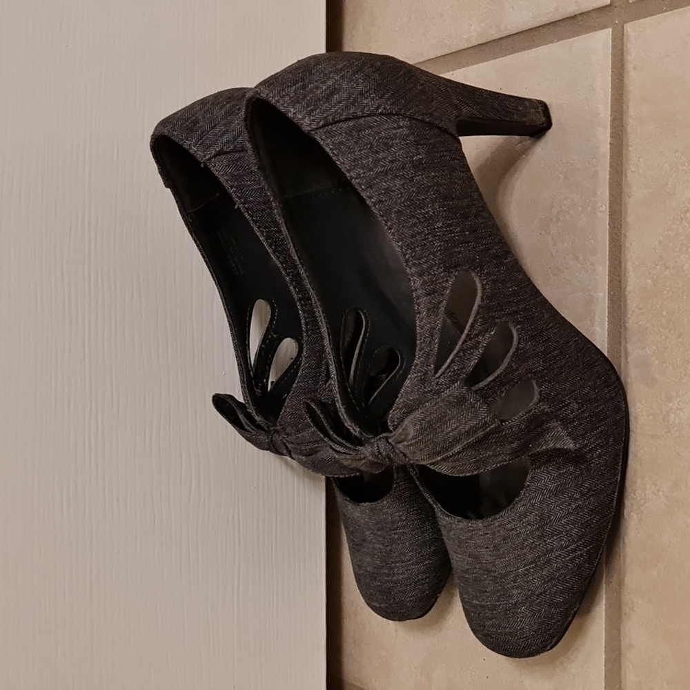 gray ann marino heels with bow